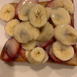 イチゴとバナナの練乳食パン